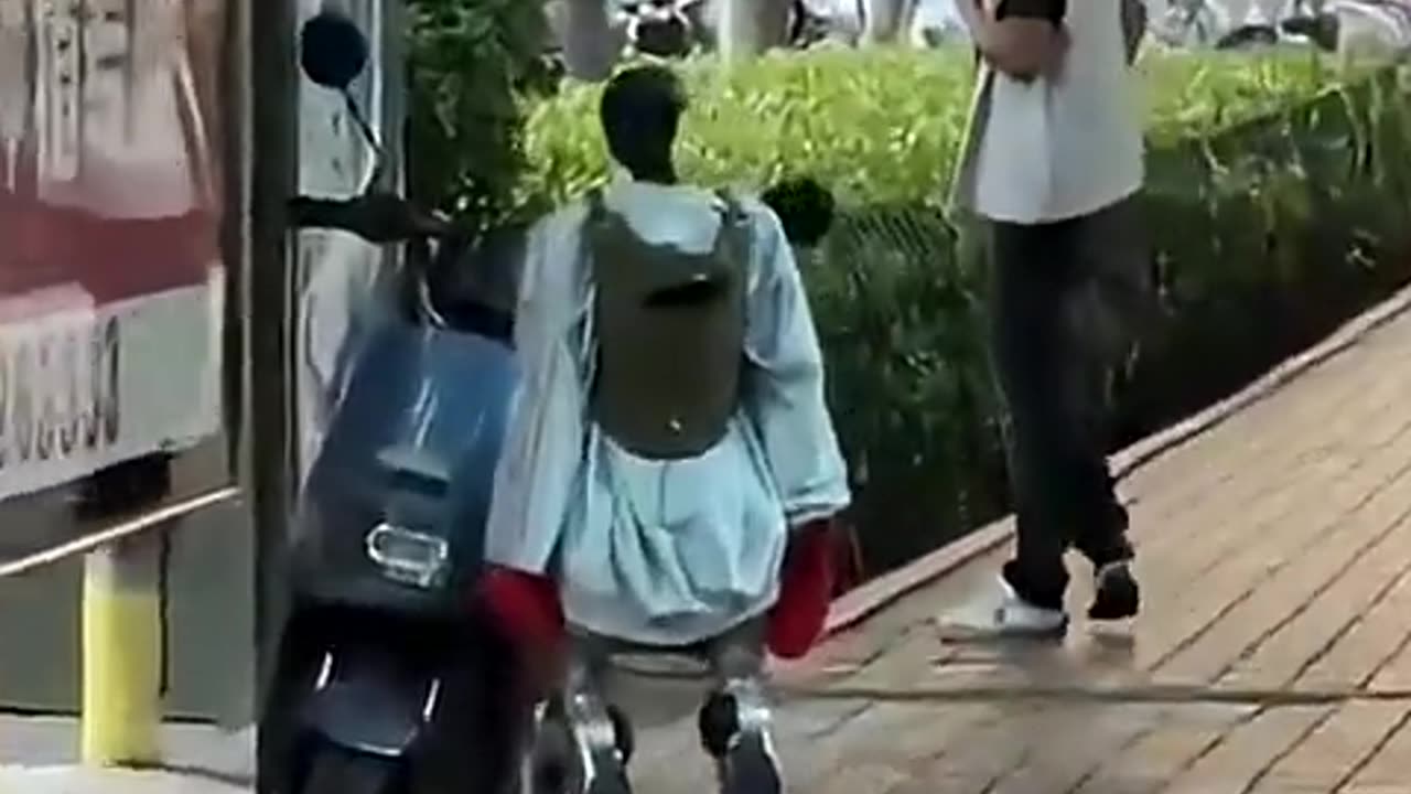 Что делать, если встретите такого робота на улице_