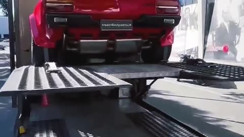 🔒 Ultimate Enclosed Car Shipping: Red Lamborghini Ready to Roar! 🚗💨