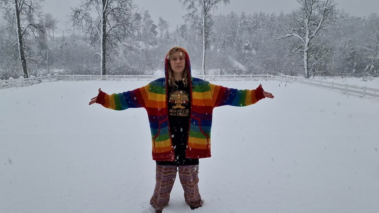 First Snow of 2022 & barefoot!❄️