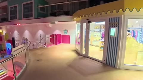 What's on the Surfside Area of Star of the Seas Deck 8?