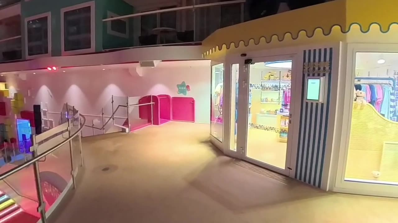 What's on the Surfside Area of Star of the Seas Deck 8?