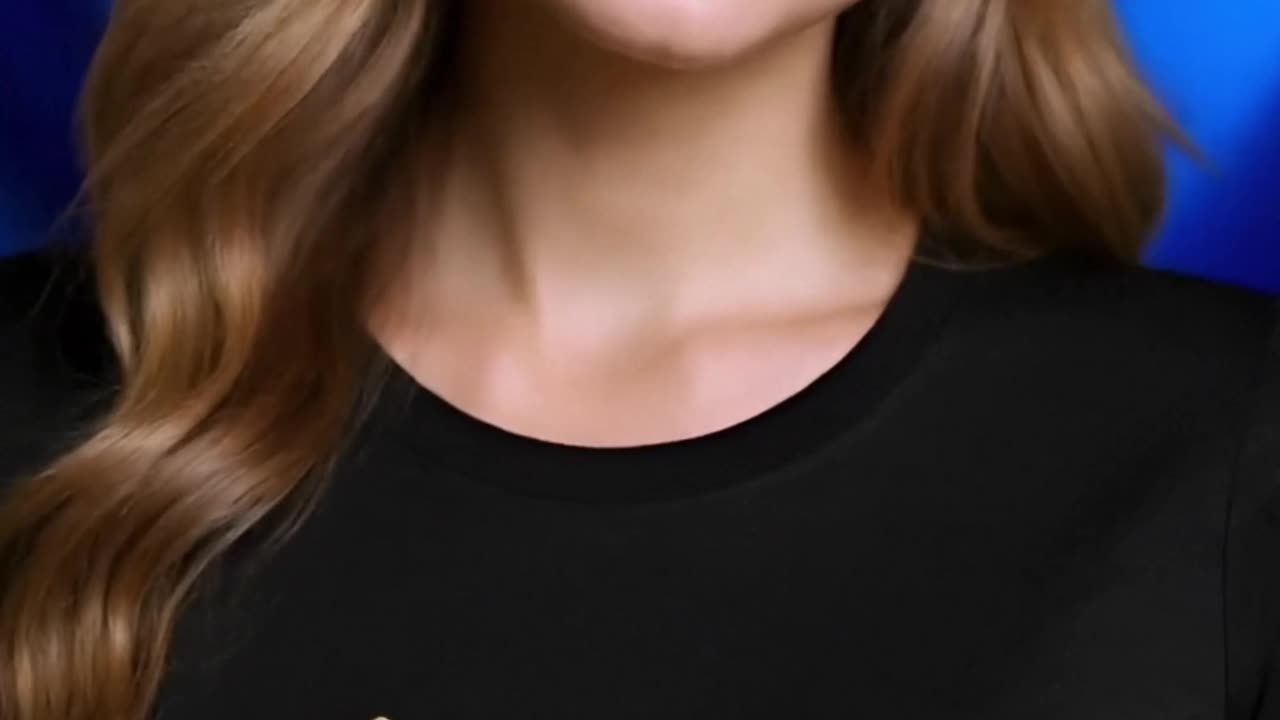 Did you catch the gold detail on this tee or nah? I feel unstoppable in it #fashiontrend #bosslook