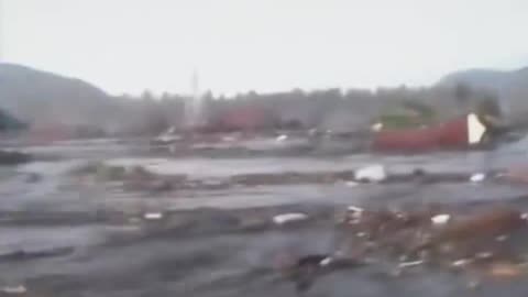 2004 Indian Ocean Tsunami hitting Indonesia