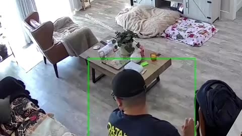 A man was working at home when he suddenly heard a soft whining sound behind him😱.
