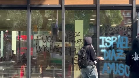 Barcelona: Pro-Palestinians vandalize Burger King branch over cooperation with Israel