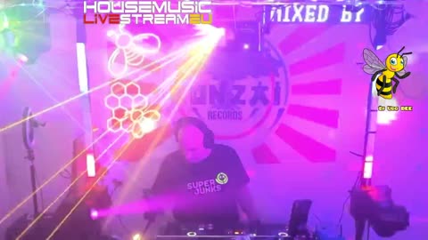 Udo Bee, mixing Houseclassics/Retro House & Melodic Housemusic.