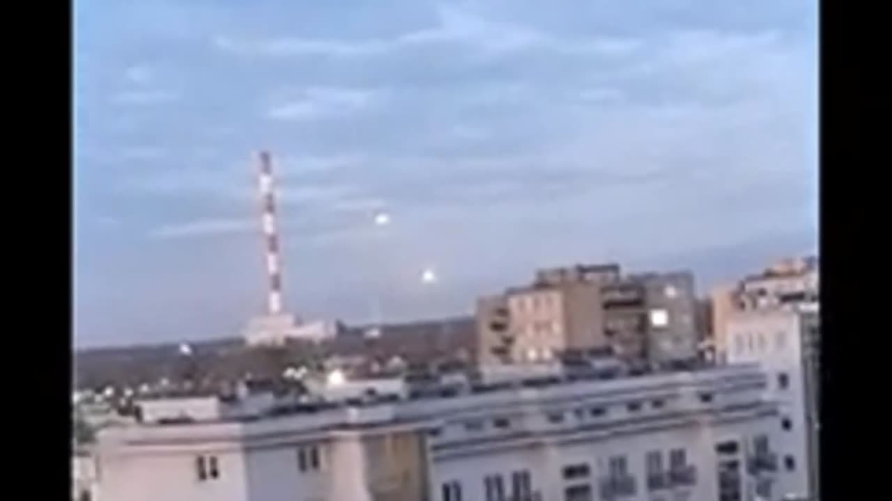 Des dizaines d'OVNIs ont été aperçus près d'une centrale nucléaire en Pologne.