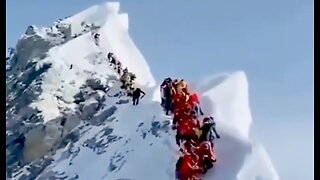 Thousand people are trapped on the east slope of Mount Everest due to heavy snowfall