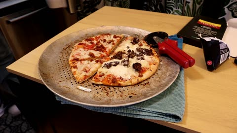 Pizza Vissana With Vegan Sausage 24 Hour Fermented Dough Frozen Pizza Review