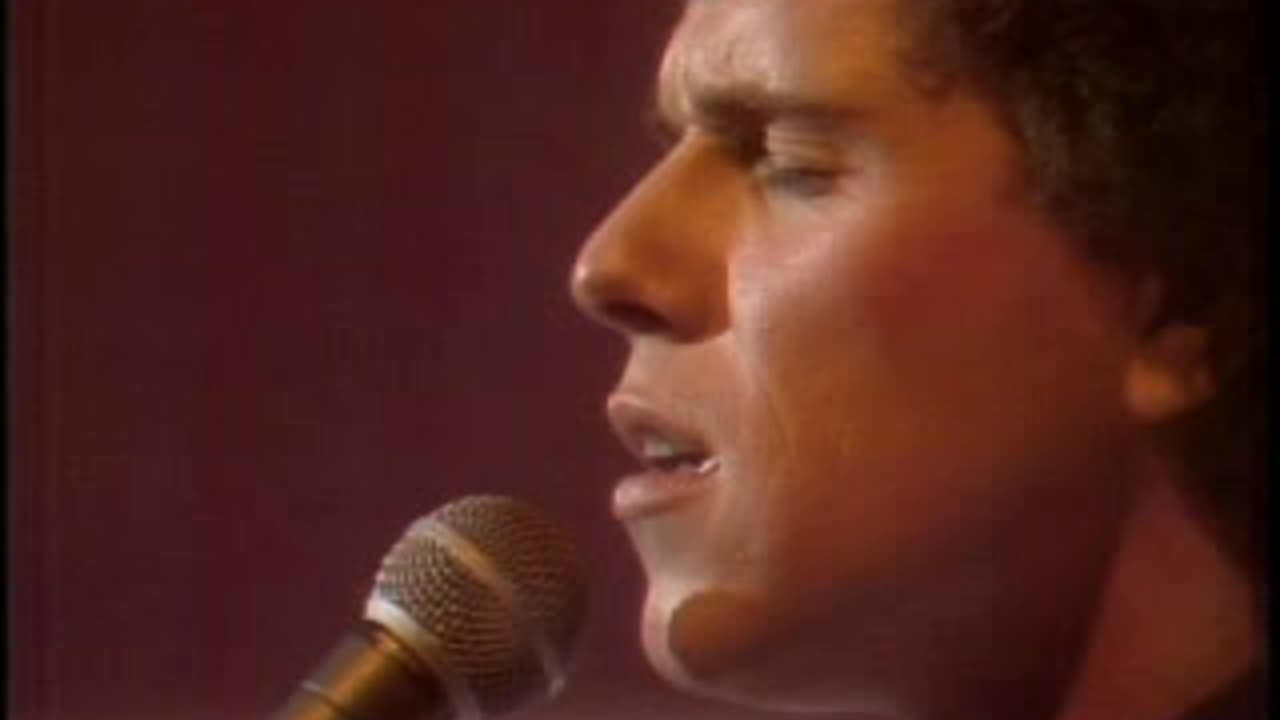 Leo Sayer - When I Need You = Live Midnight Special 1980