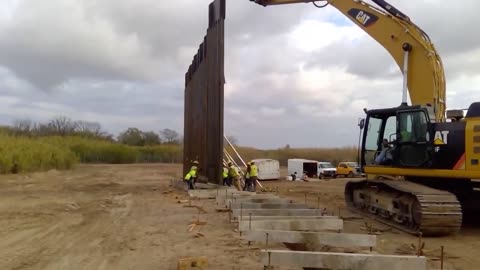 Texas is back to BUILDING THE WALL. 👀