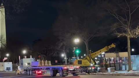 🚨 Concrete barriers and fencing are going up around the White House now for