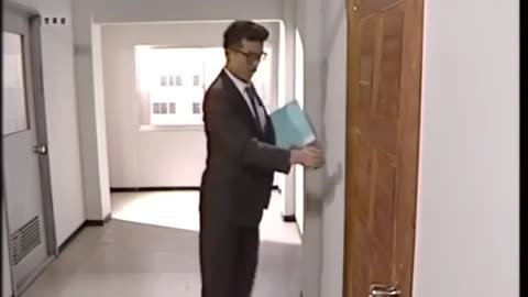 Japanese Pranksters Go to Another Level with This Door Trick made me Laugh the Whole Day 😂