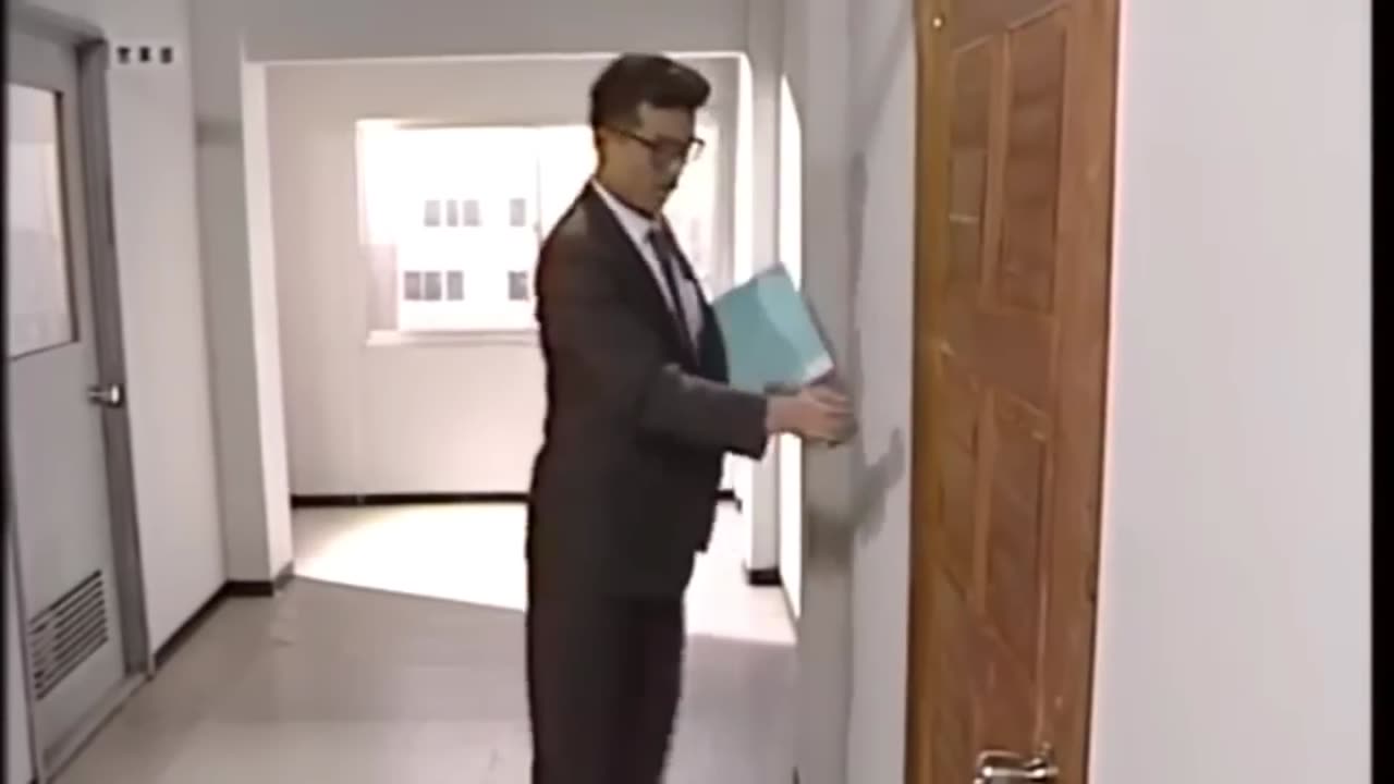 Japanese Pranksters Go to Another Level with This Door Trick made me Laugh the Whole Day 😂
