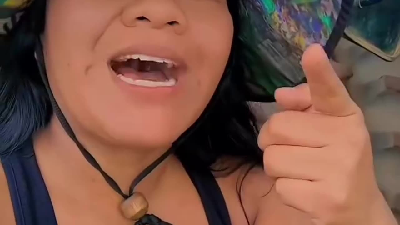 A fala de Luciano Huck sobre indigenas não poderem ter celular ou roupa mostra ignorância e paternalismo. Nossa autonomia não depende da opinião dele.