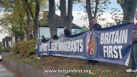 🇬🇧 BRITAIN FIRST PROTESTS OUTSIDE MIGRANT FACILITY IN DARTFORD