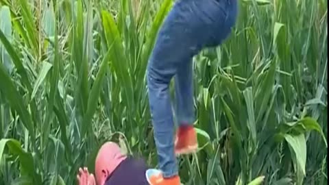 “जब चाचा ने किया स्टंट... लेकिन physics नाराज़ हो गई 😭💥”