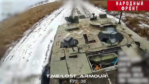 Száloptikás orosz FPV drón találja el a Challenger 2 harckocsit a Kurszki területen