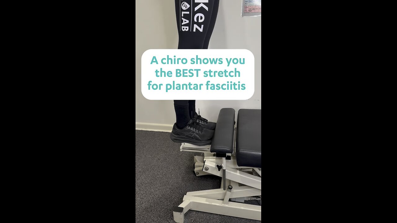 A Chiro shows you the BEST stretch for plantar fasciitis