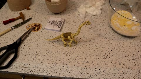 Robo Alive Zuru Dino Fossil Find Kit Brontosaurus Dig Site Gadget Toy Review