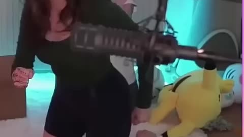 Shocking: pokimane acting sus on stream