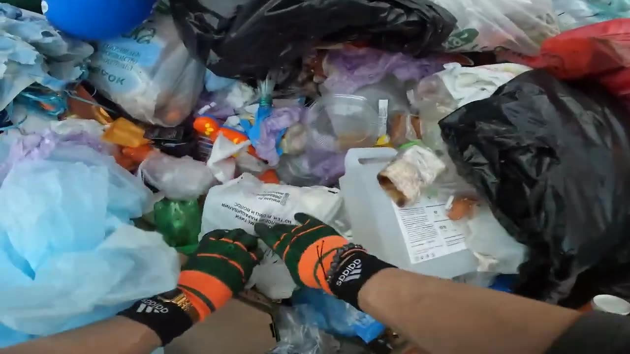 Как я зарабатываю лазая по мусоркам ? Dumpster Diving RUSSIA