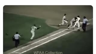 Is This the best Bunt in MLB History?