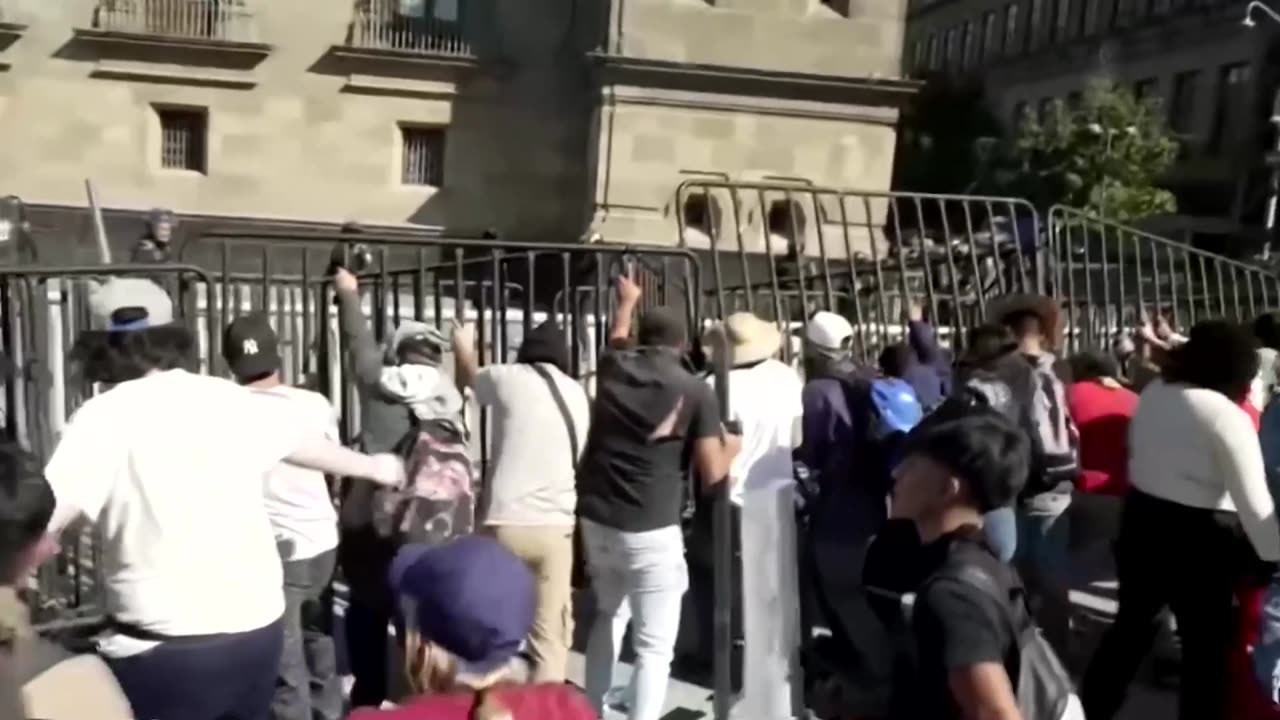 Thousands in Mexico City protest against poor security, corruption