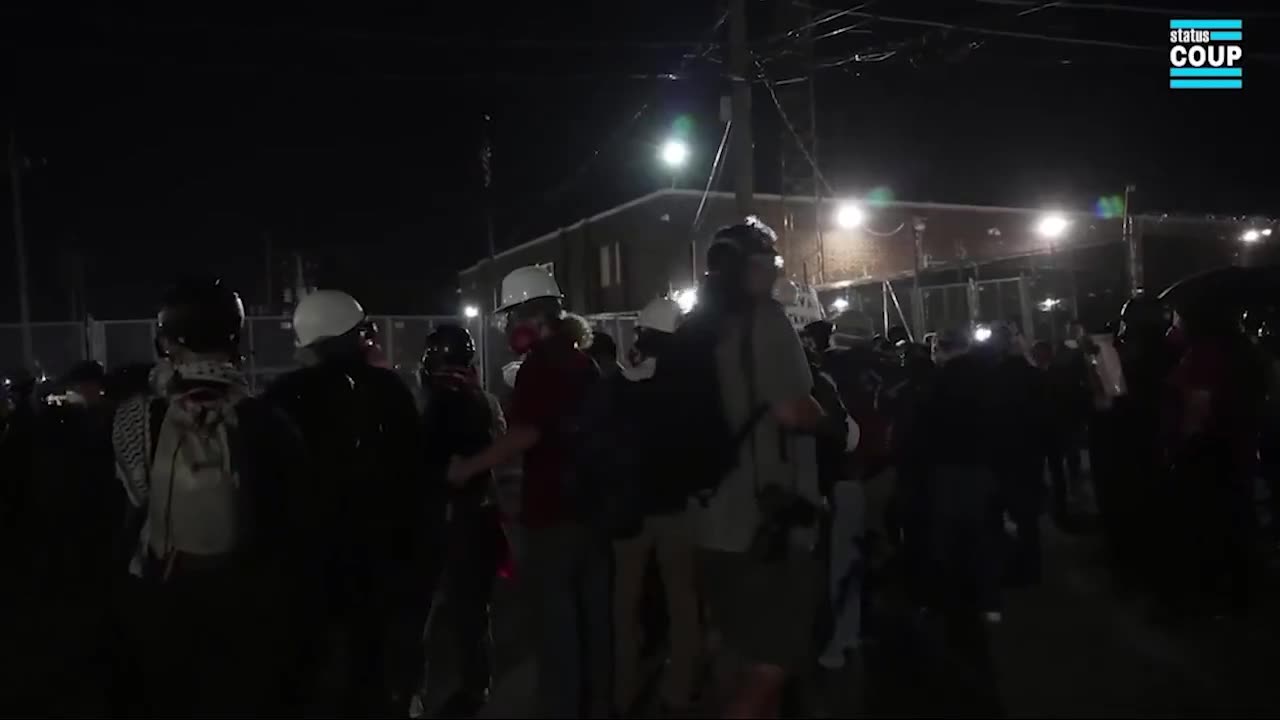 Cariche dei militari dei manifestanti AntiFa