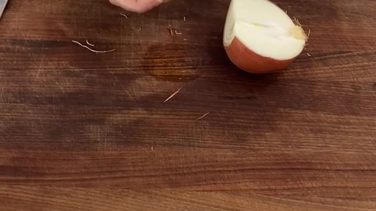 Master Knife Skills: Perfectly Slice an Onion Every Time! 🔪🍽️