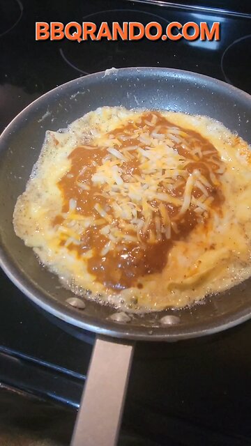 3 Egg 🥚 Omelet with Hot Dog Sauce and Cheese for brunch 😋 🌵🍴