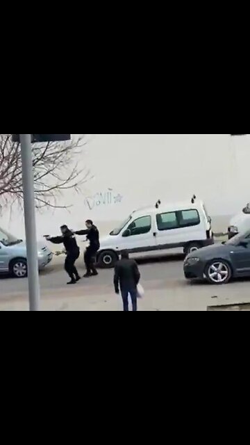 La Policía dispara a un atacante armado con dos cuchillos en Torrent (Valenciana)