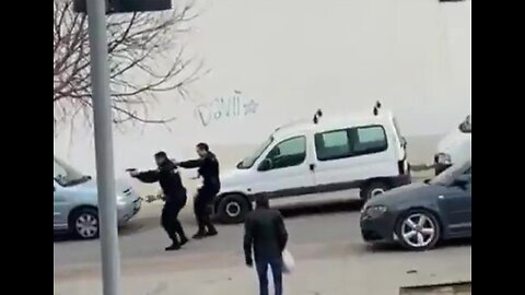 La Policía dispara a un atacante armado con dos cuchillos en Torrent (Valenciana)