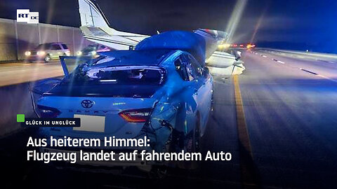Aus heiterem Himmel: Flugzeug landet auf fahrendem Auto