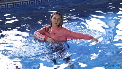 Wetlook girl sport leggings