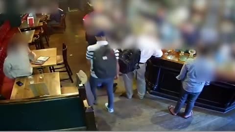 Thief snatches bag within seconds at central London pub