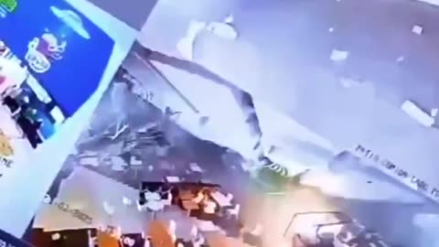 New video shows moment roof collapses at food court of Real Plaza shopping