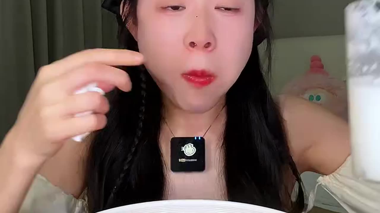 Let's watch the world's toughest noodle eating contest!