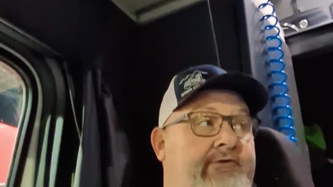 Who left the door open #reallifetruckers #ourtruckinglife #trucking #truckdriving #truckinlifestyle