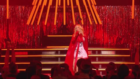 I'm Gonna Be Warm This Winter (Connie Francis cover) - Kylie Minogue (live)