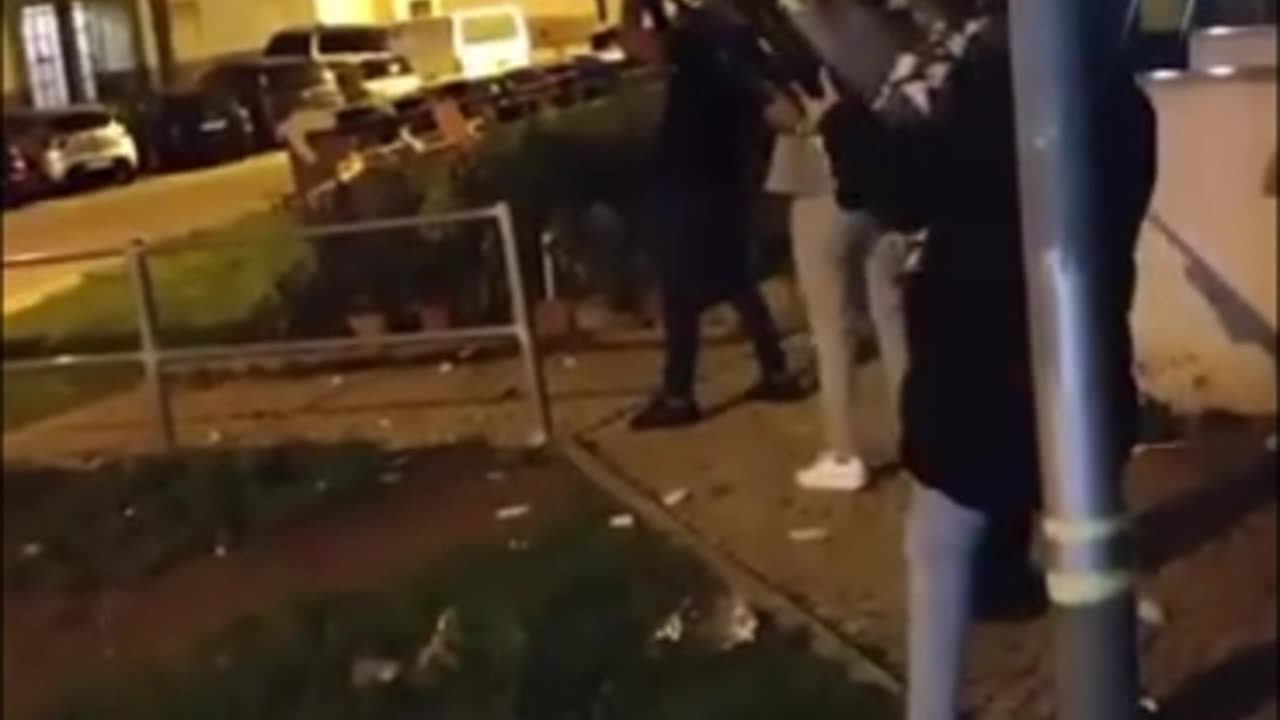 Indivíduos de etnia cigana a disparar armas ilegais na via pública durante a noite. ACORDA PORTUGAL
