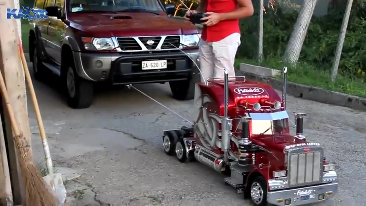 RC ¼ Scale Peterbuilt Semi Pulling a 4x4 SUV