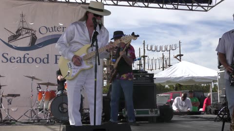 Mojo Collins and Triple Vision - New Gladitude Live