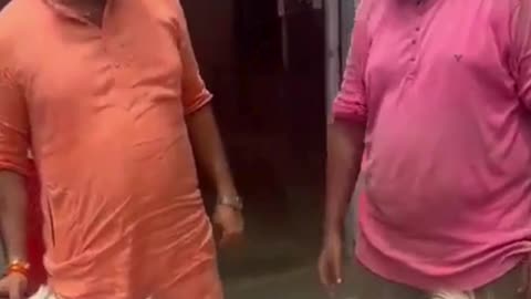 ये वीडियो क्या अपनी आत्मा नही झकझोर रही है, वीडियो मुंबई की बताई जा रही हे