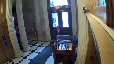 0216USCS02UpperSenateDoorInterior_2021-01-06_10h20min02s643ms.mp4