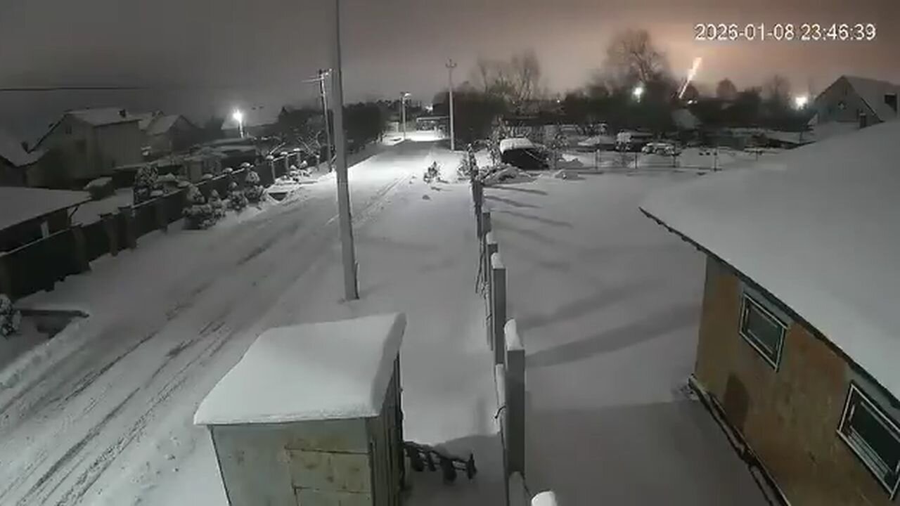 Unikátní záběry dopadajících hlavic z rakety Orešnik na podzemní sklady plynu ve Lvově!