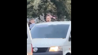 Reclutadores ucranianos se llevan violentamente un hombre frente a una maternidad