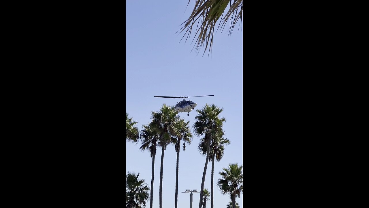 Bystanders Near-Death Escape: Shocking Helicopter Crash at Huntington Beach Event Caught on Camera