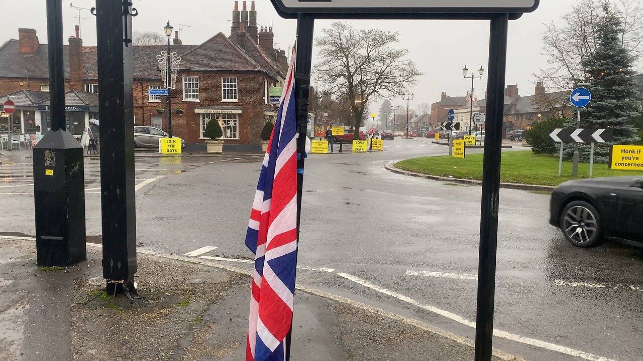 7/12/25, Yellow boards, Beaconsfield.