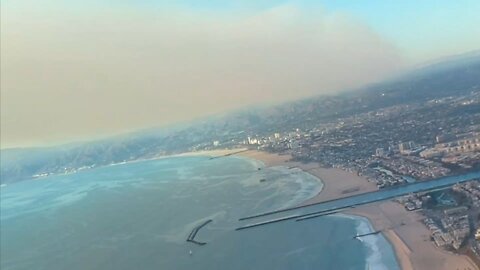 Flying through and above the smoke of the LA fires from LAX